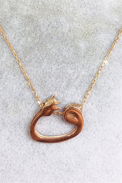 Silver Tulip Vav Letter Necklace