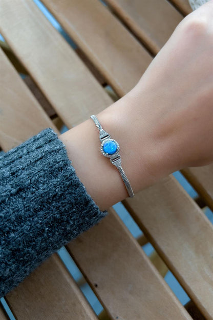 Bracelet en argent et opale bleue avec pierres précieuses