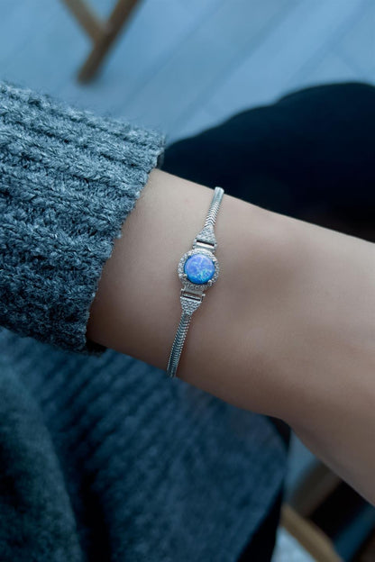 Bracelet en argent et opale bleue avec pierres précieuses