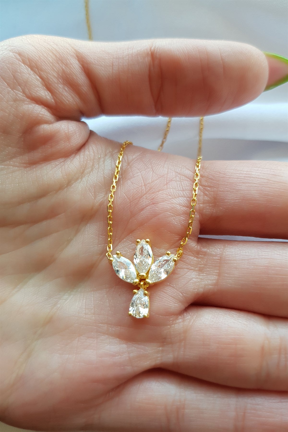 Silver Shuttle Gemstone Design Necklace