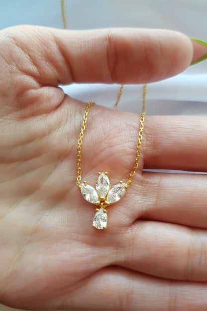 Silver Shuttle Gemstone Design Necklace