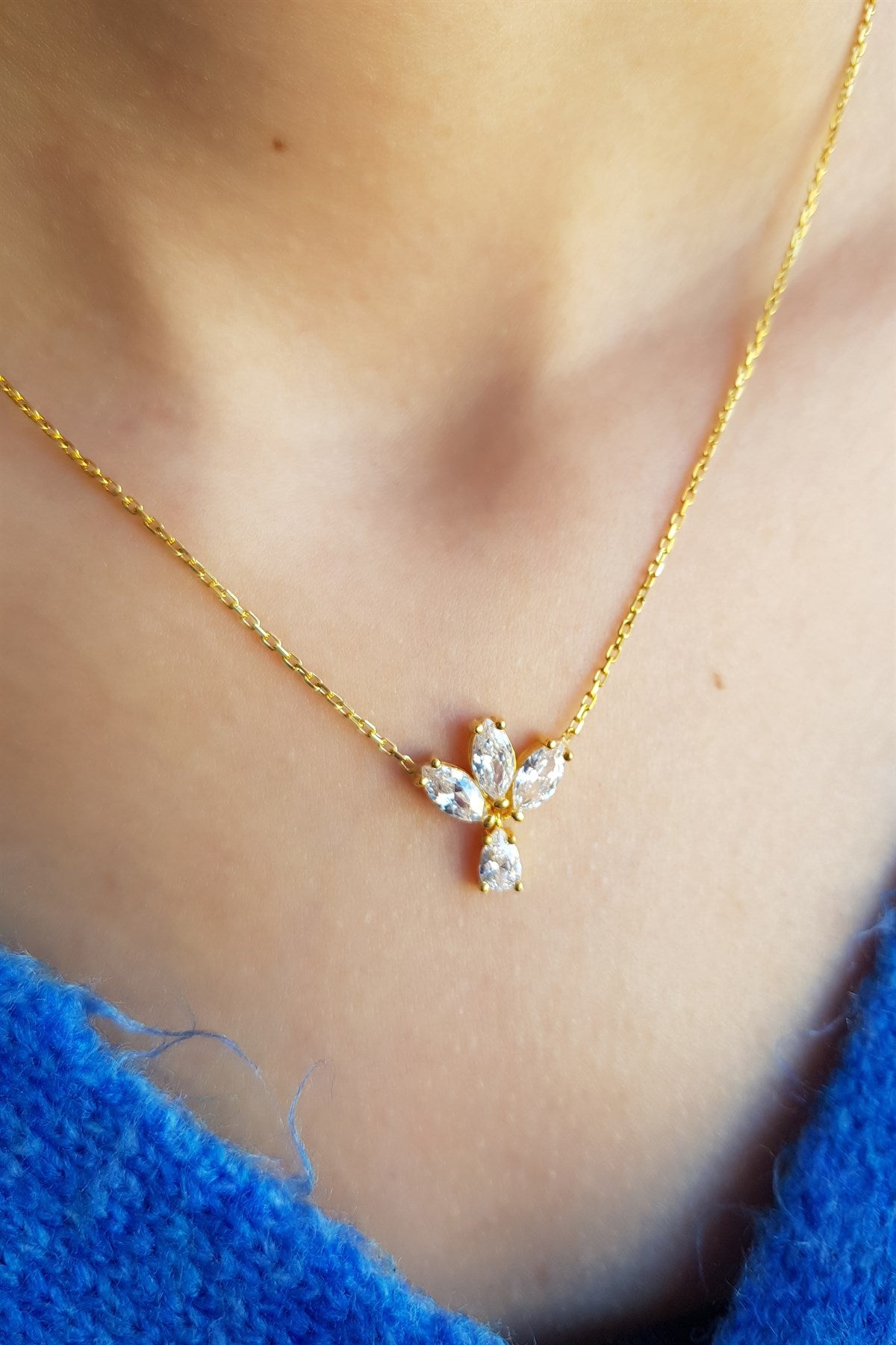 Silver Shuttle Gemstone Design Necklace