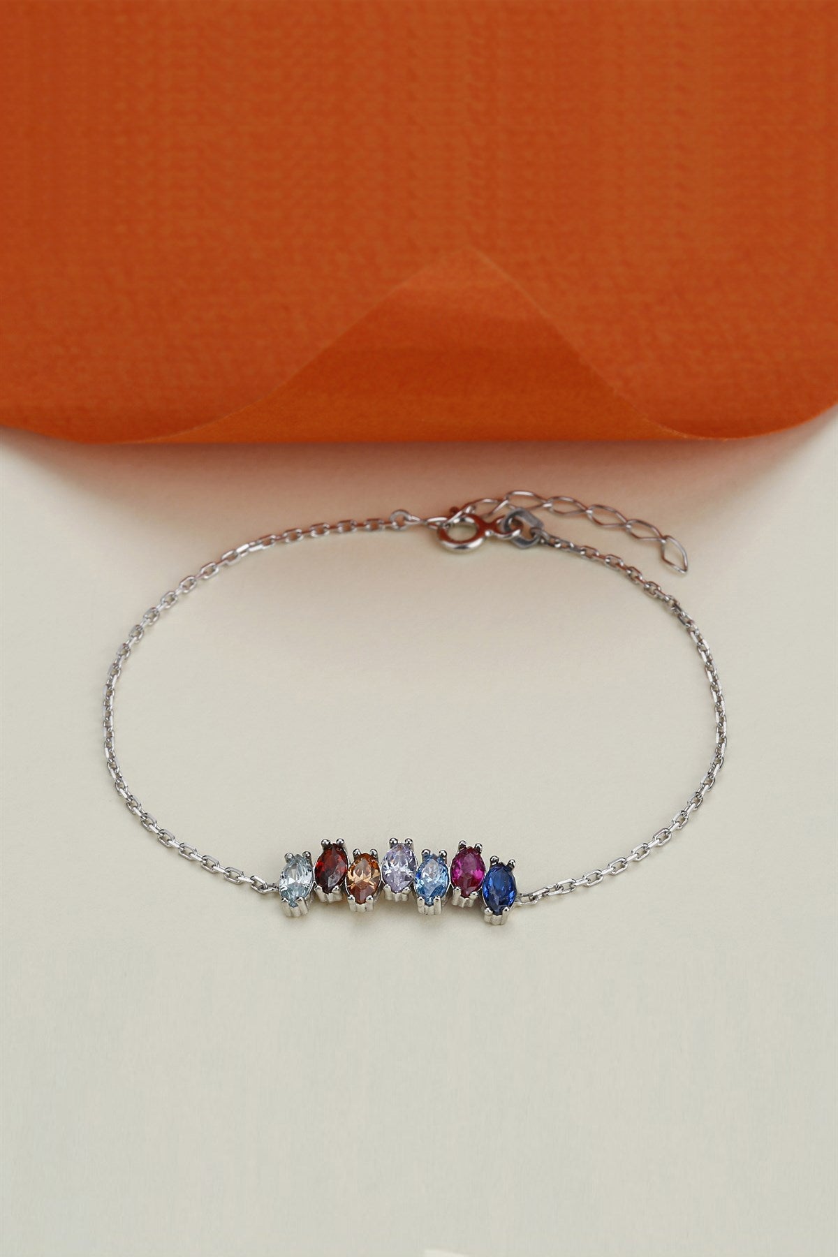 Bracelet en argent avec pierres précieuses navette colorées