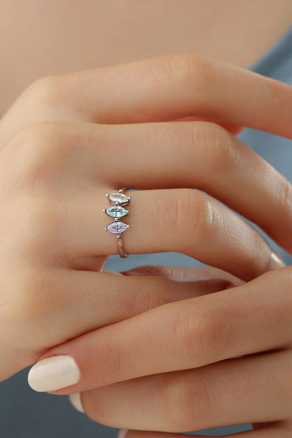 Bague en argent avec pierres précieuses navette colorées