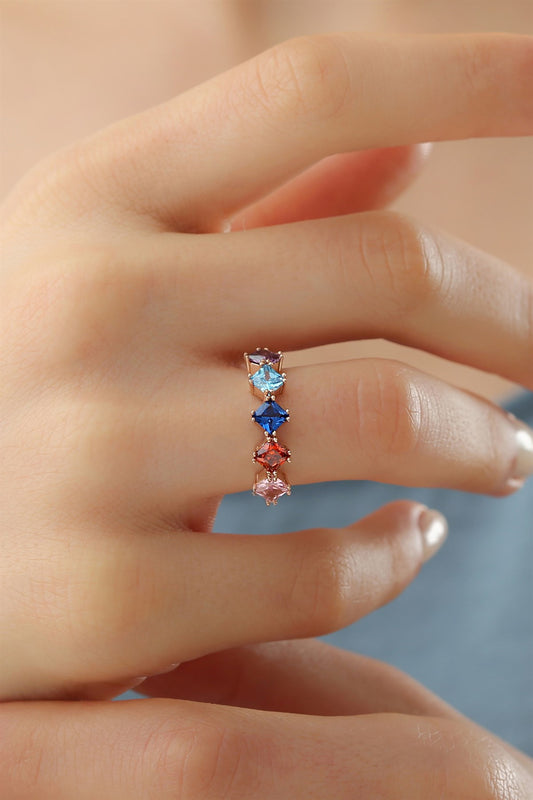 Bague en argent avec pierres précieuses princesse colorées