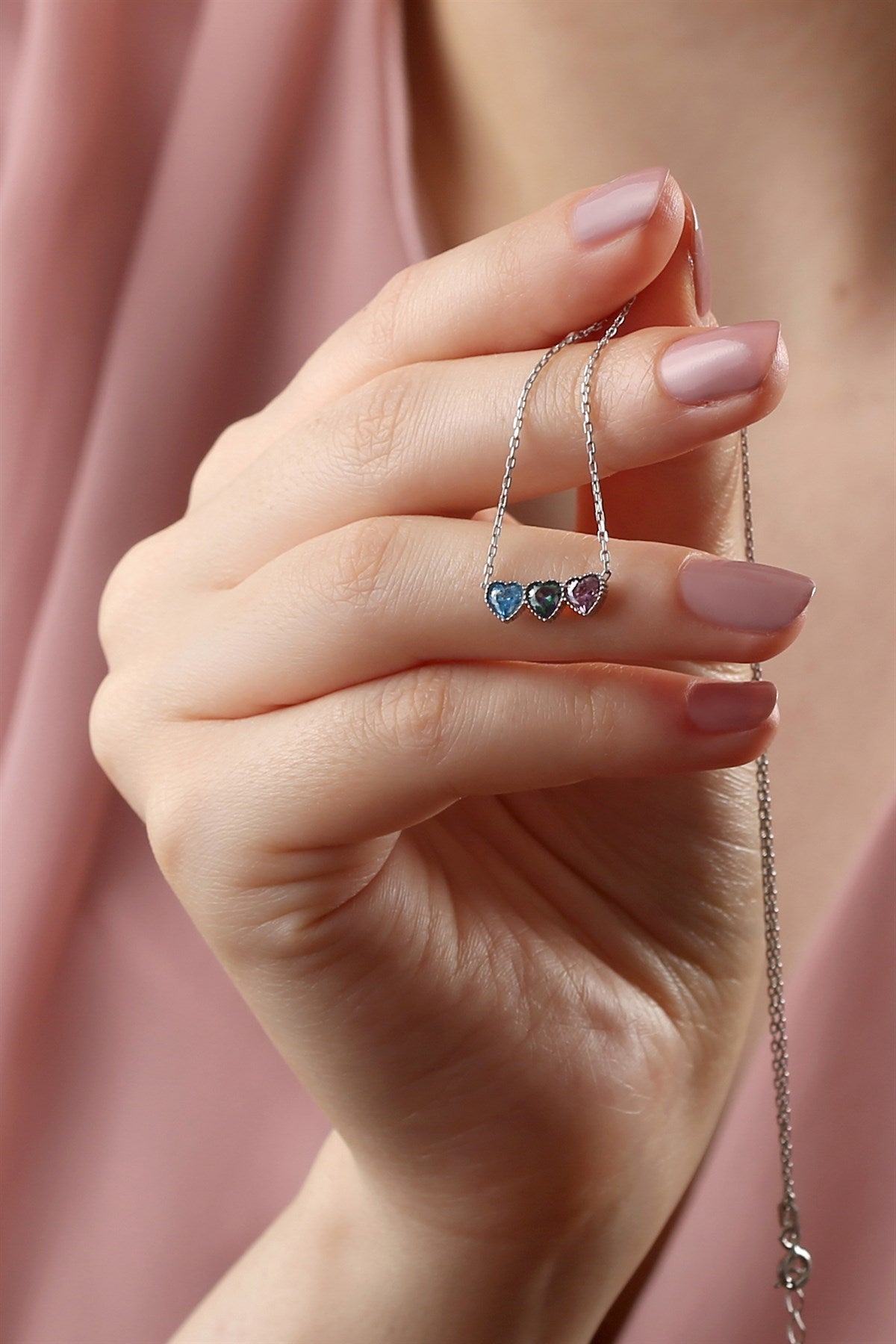 Collier coeur en pierres précieuses colorées en argent