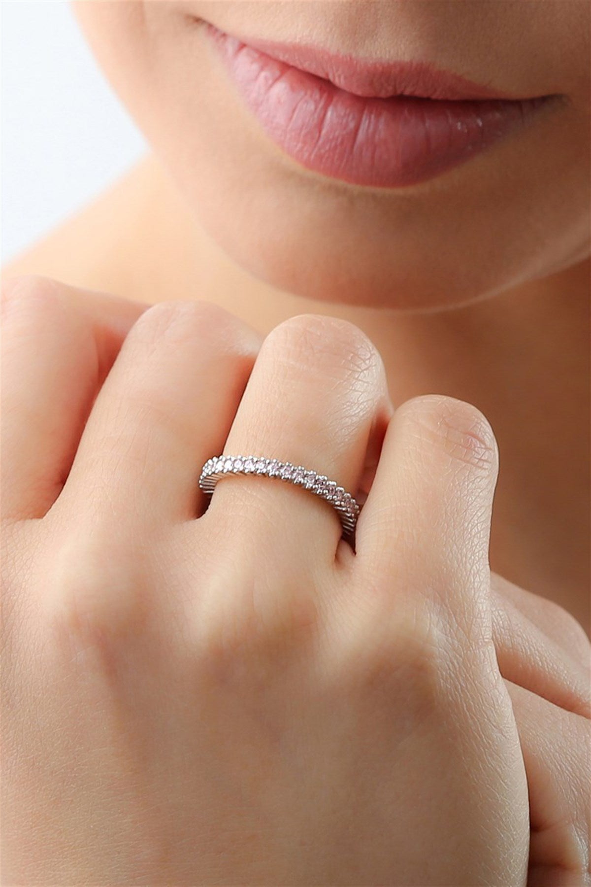 Bague en argent avec pierres précieuses colorées