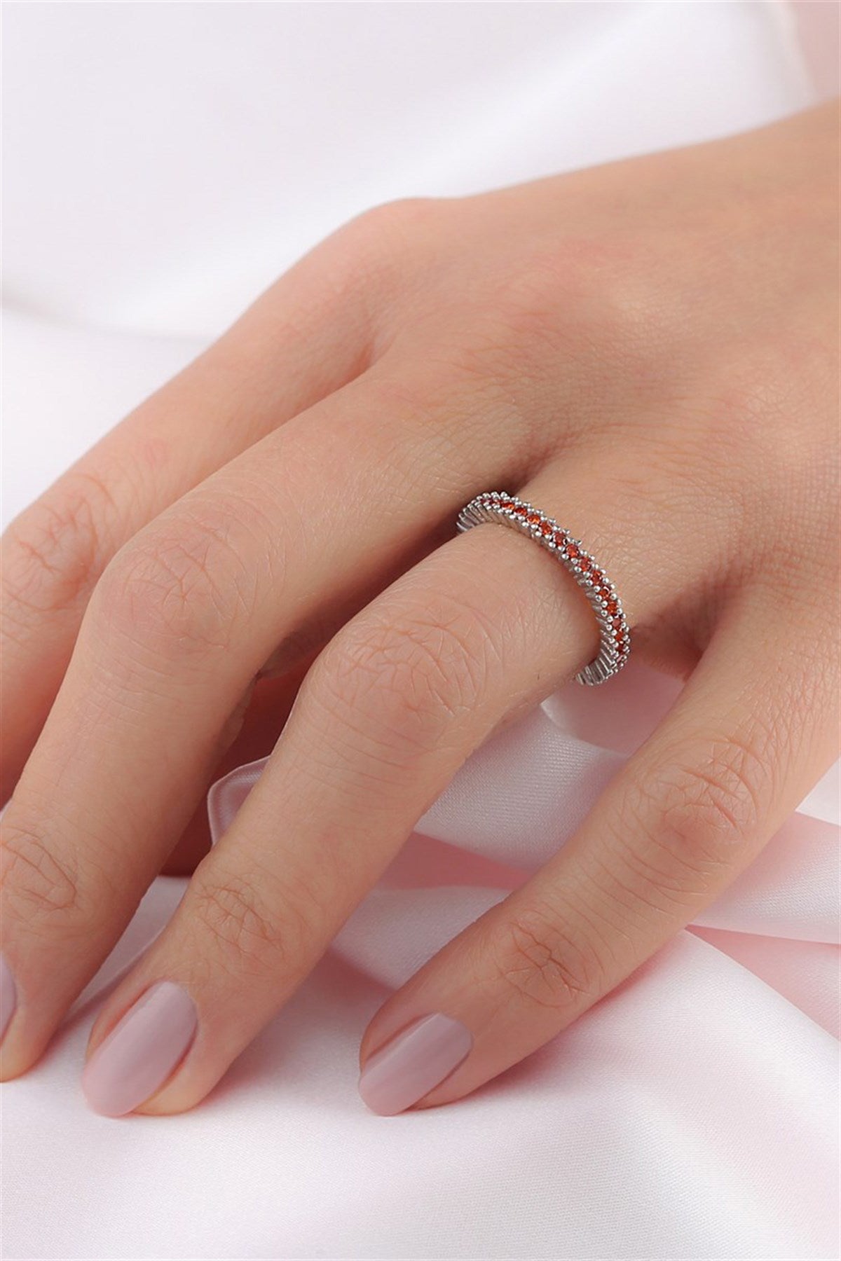 Bague en argent avec pierres précieuses colorées