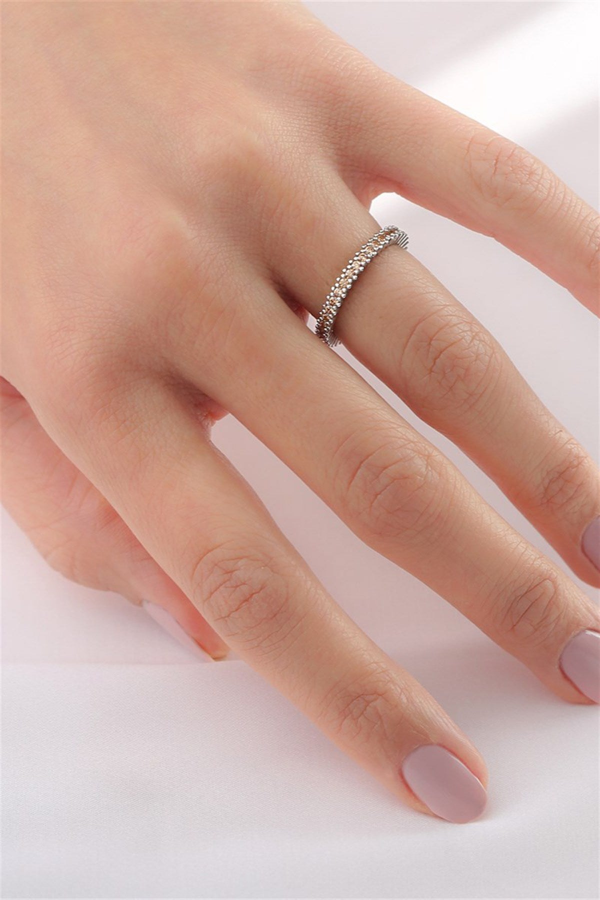 Bague en argent avec pierres précieuses colorées