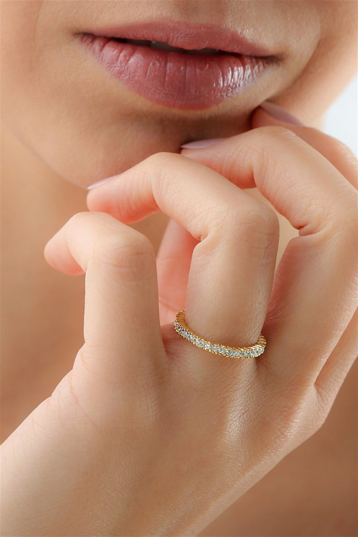 Bague en argent avec pierres précieuses colorées