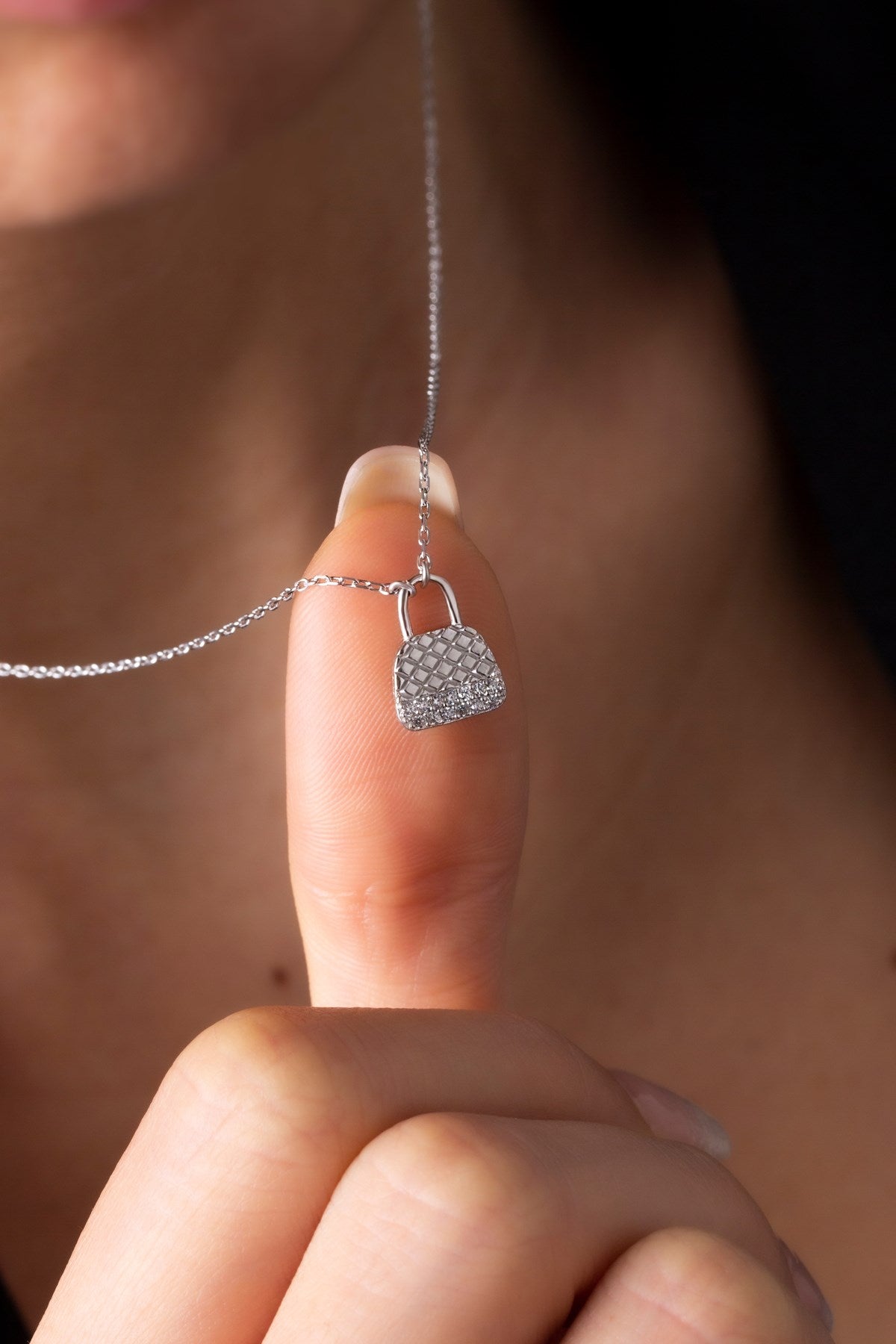 Collier de sac minimal avec pierres précieuses en argent