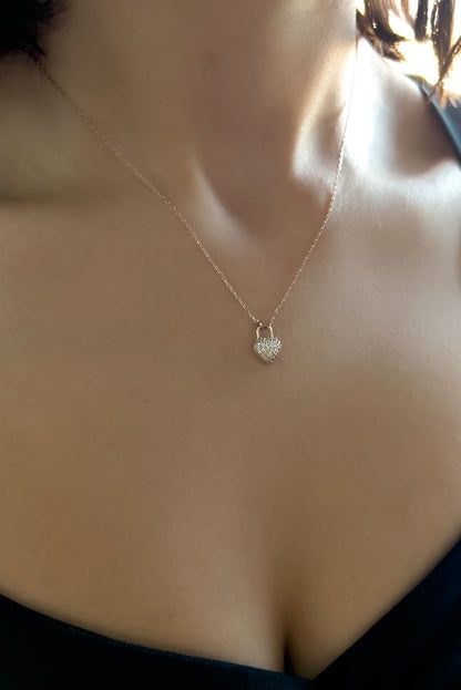 Collar de corazón minimalista con piedras preciosas de plata