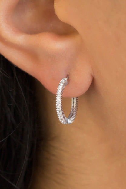 Boucles d'oreilles créoles de taille moyenne en argent avec pierres précieuses