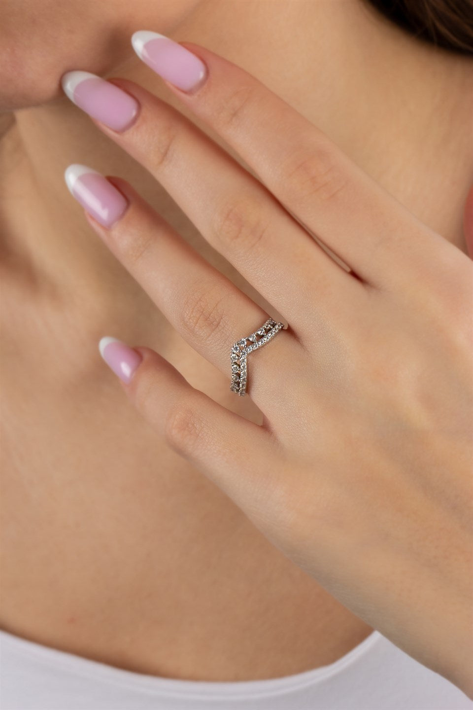 Bague en argent avec pierres précieuses