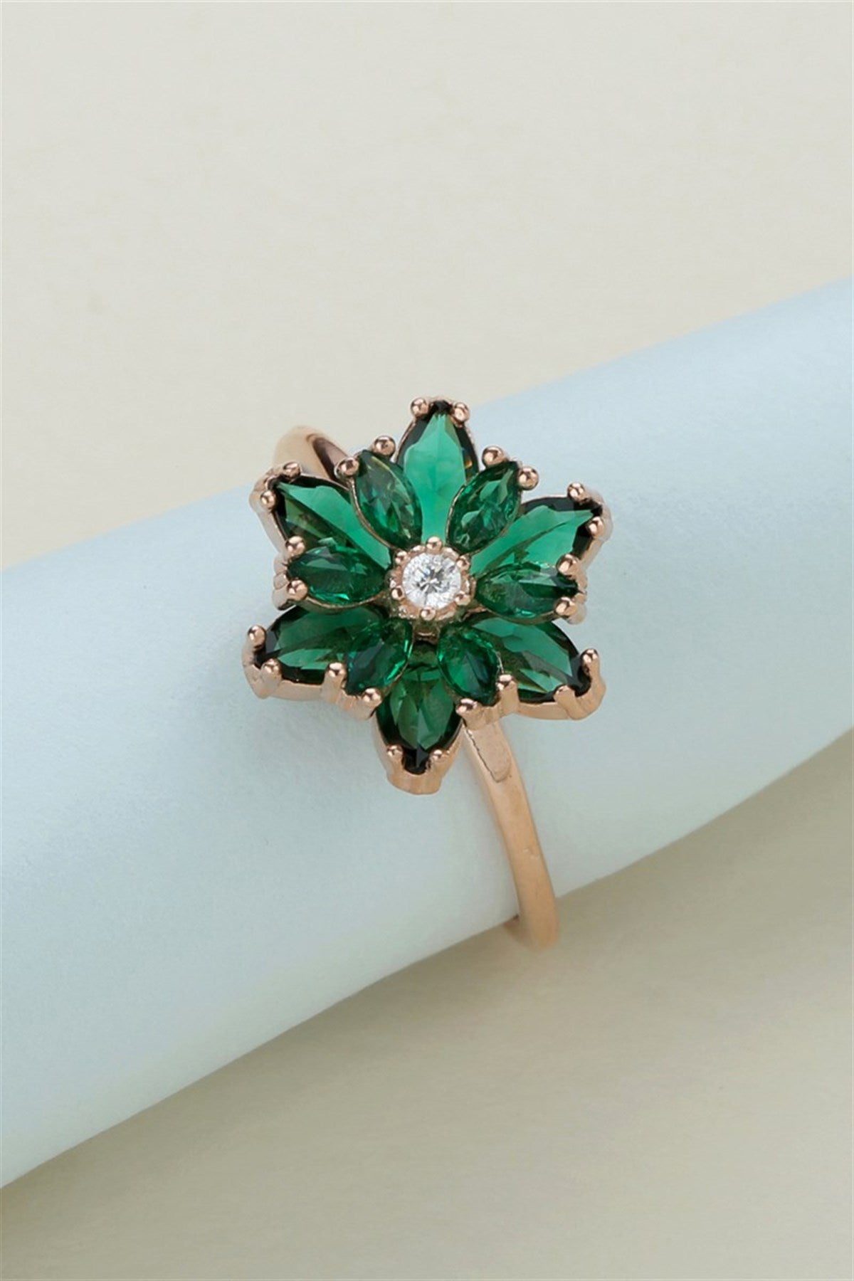 Bague fleur de camélia de lotus de pierre précieuse verte argentée