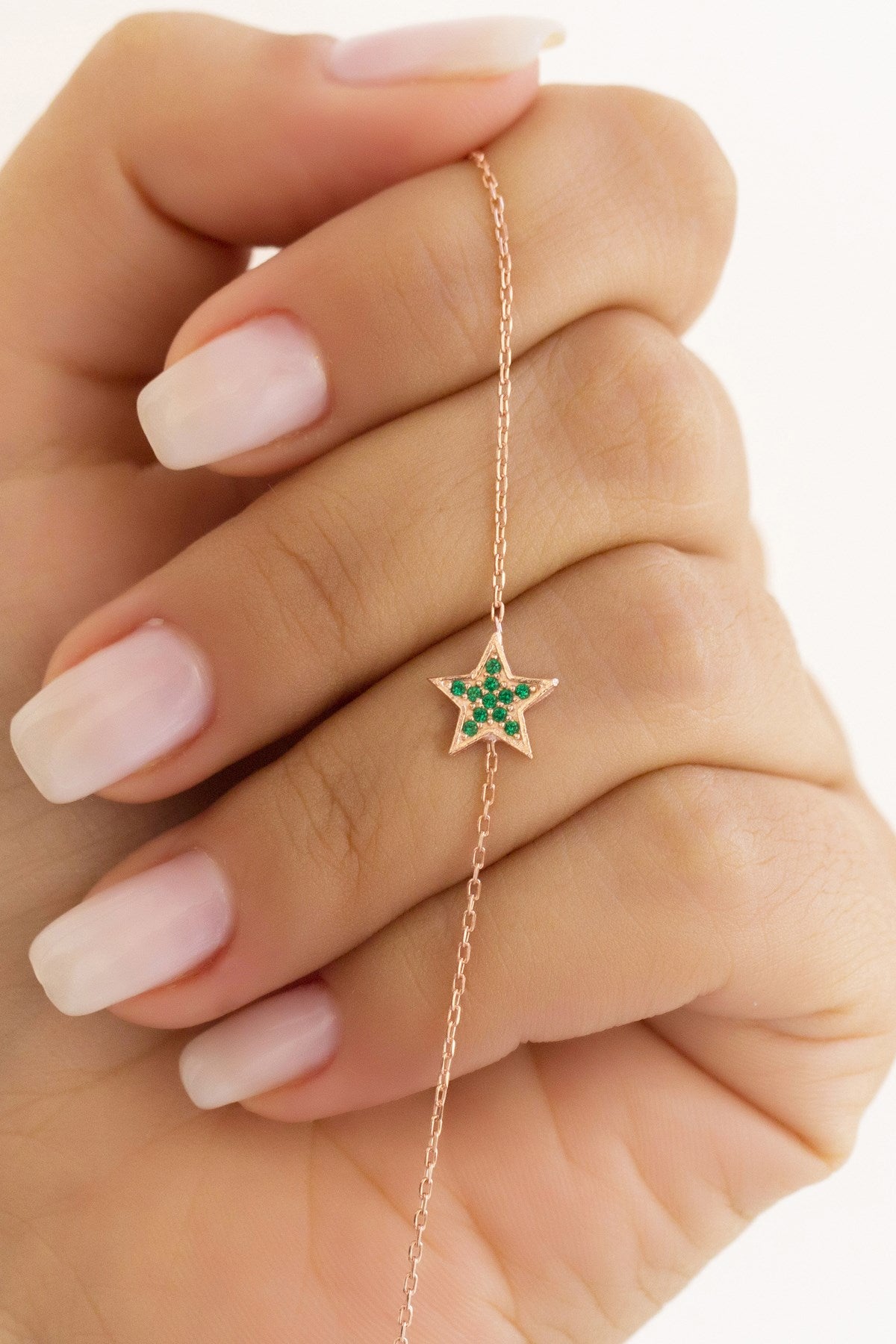 Bracelet étoile en argent et pierres précieuses vertes