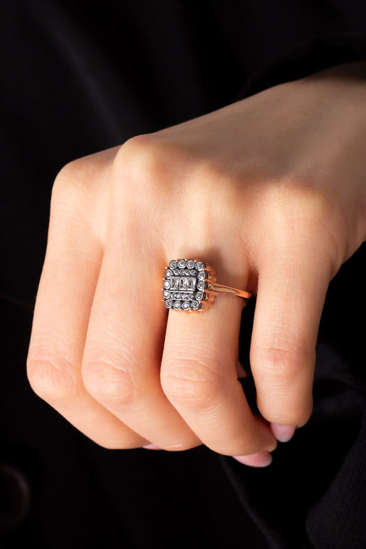 Bague en argent avec pierres précieuses baguette