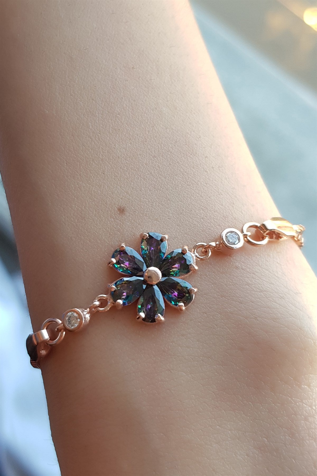 Bracelet en argent avec topaze mystique et fleur de pierres précieuses