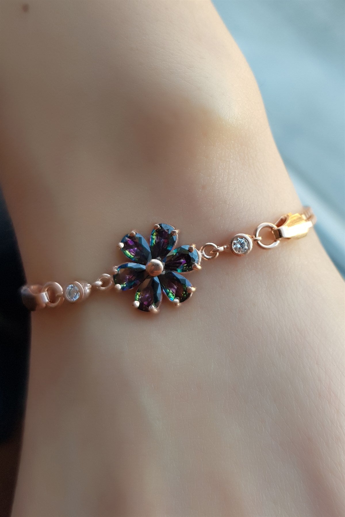 Bracelet en argent avec topaze mystique et fleur de pierres précieuses