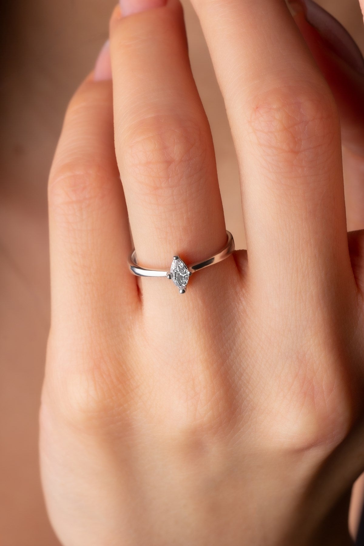 Silver Shuttle Solitaire Ring